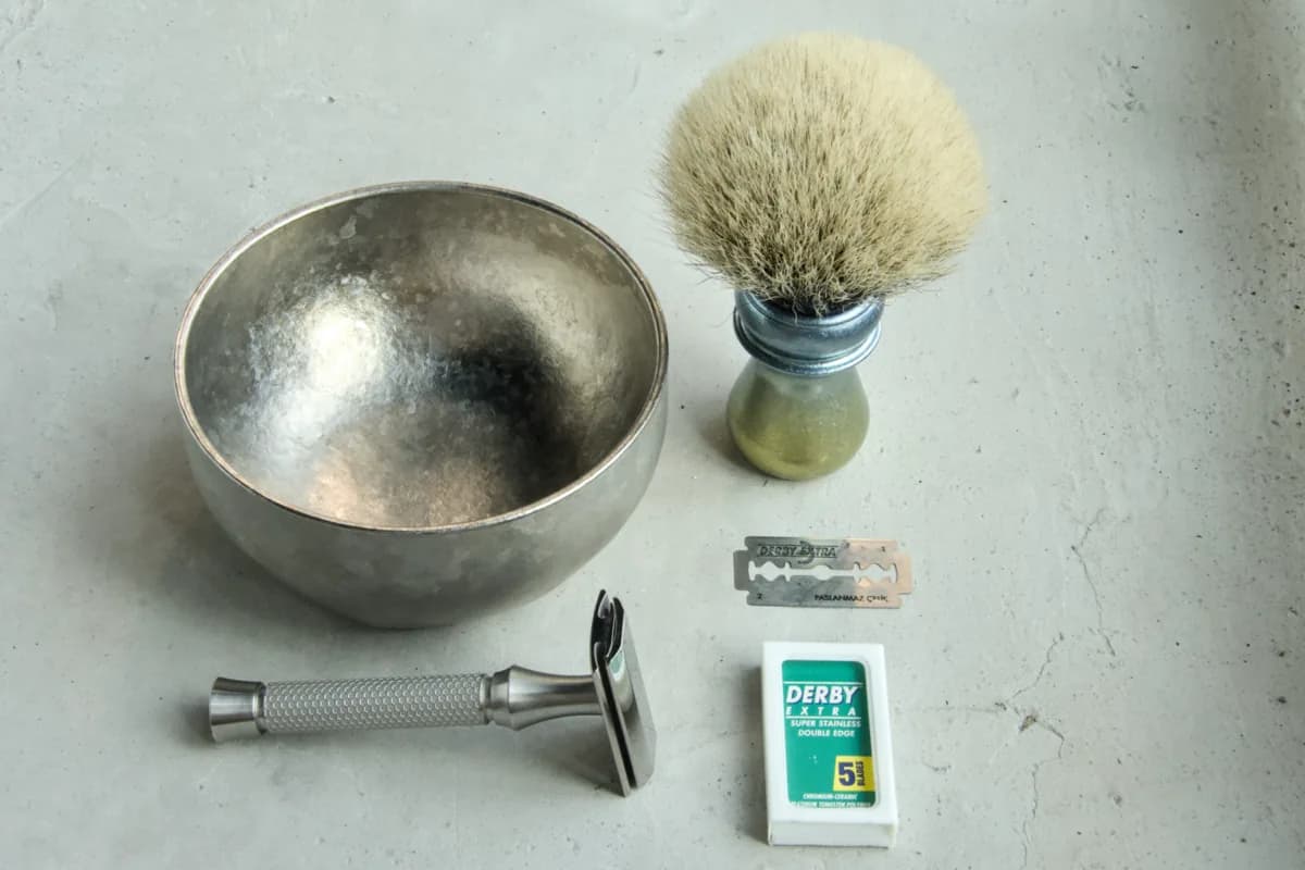 Derby Extra five-blade box and a loose stamped blade beside the ORMIXA Vector razor, titanium shaving bowl and badger brush