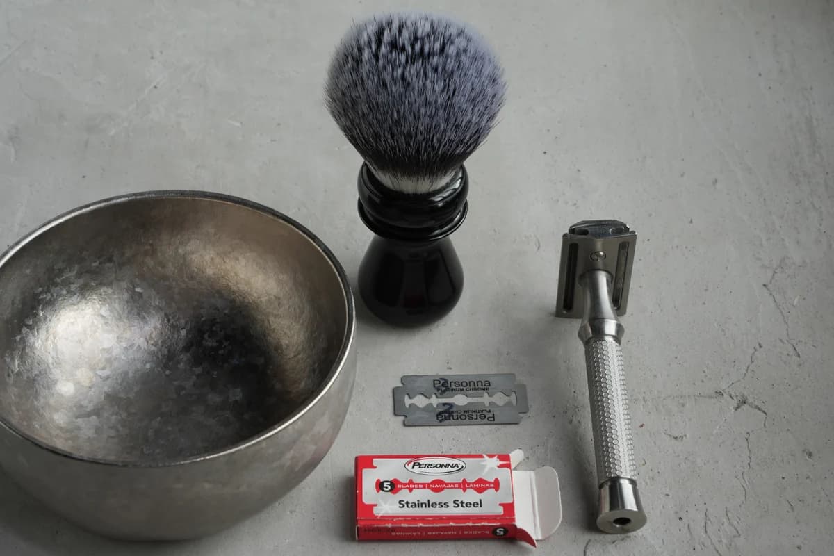 Personna Stainless Steel blade and red five-blade box beside the ORMIXA Vector 316L razor, titanium bowl and black synthetic brush